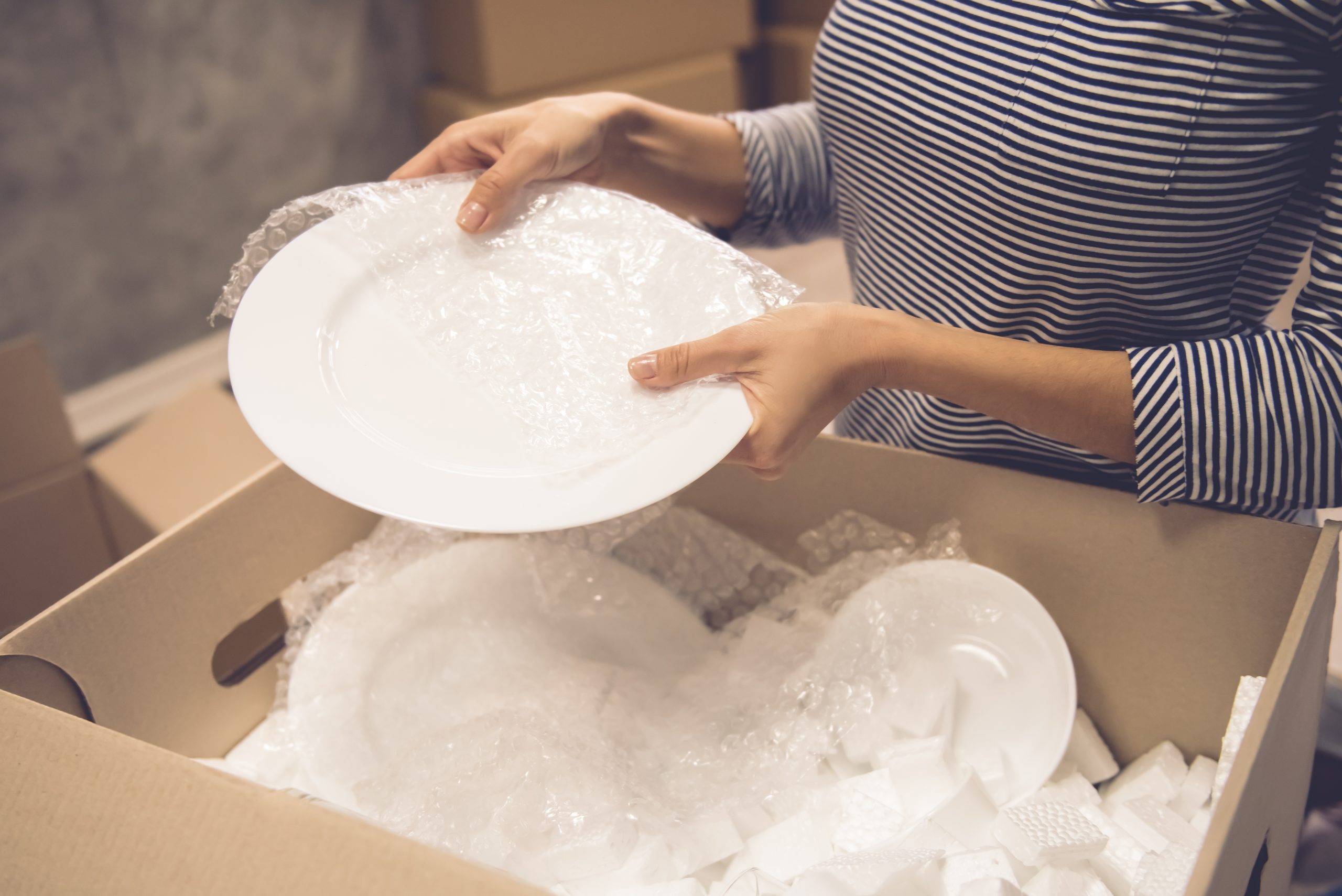 how to pack dishes for moving