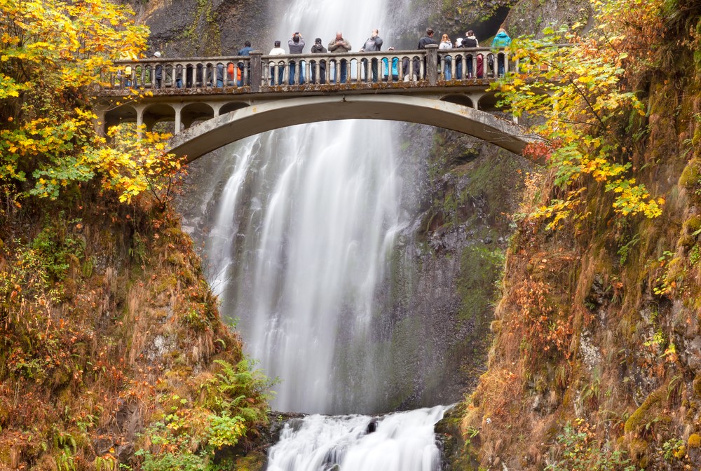 Multnomah Falls with tourists standing on the bridge