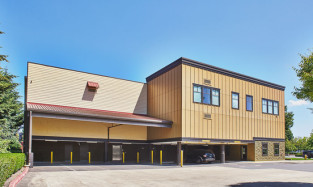 Front view of Northwest Self Storage facility in Wilsonville, OR on SW Wilsonville Rd