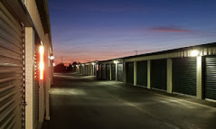 Drive up outdoor self storage units with roll up doors in Woodburn, OR on S Pacific Hwy
