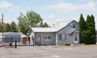 Front view of Northwest Self Storage facility in Redmond, OR on NW 6th St