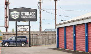 Front view of Northwest Self Storage facility in Eugene, OR on W 11th Ave