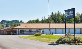 Front view of Northwest Self Storage facility in Chehalis, WA on Bishop Rd