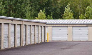 Drive up outdoor self storage units with roll up doors in Vancouver, WA on NE 89th St